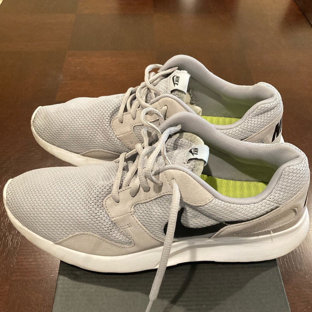 NIKE men’s running shoes